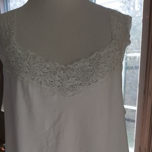 🌷$5. White & Lace